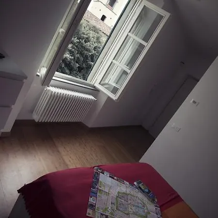 John B .&b. לוקה