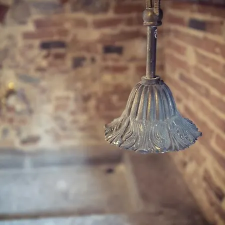 John B .&b. 2* לוקה