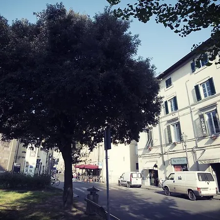 Konukevi John B .&b.