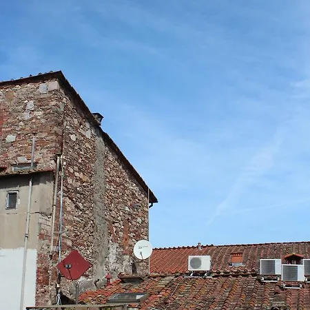 Konukevi John B .&b.