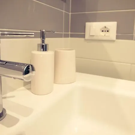 Konukevi John B .&b. Lucca