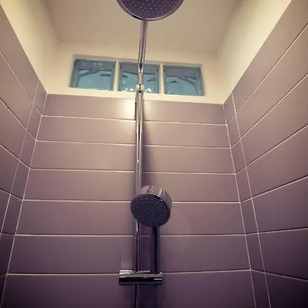 Konukevi John B .&b. 2*